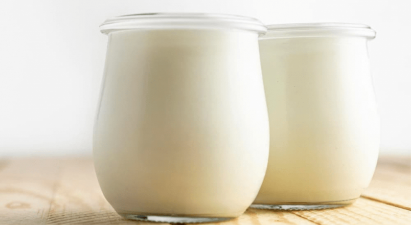 Iogurte grego vs. Iogurte natural: quais as diferenças entre eles?